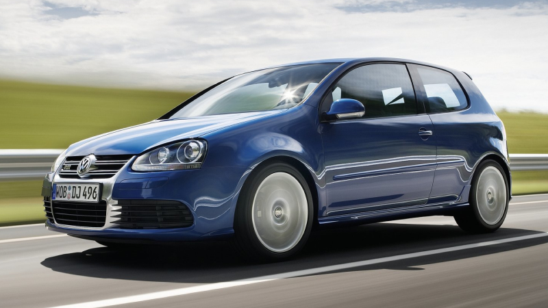 Illustration for article titled Blue, Fast And Mean: The History Of The Volkswagen R32 And Golf R